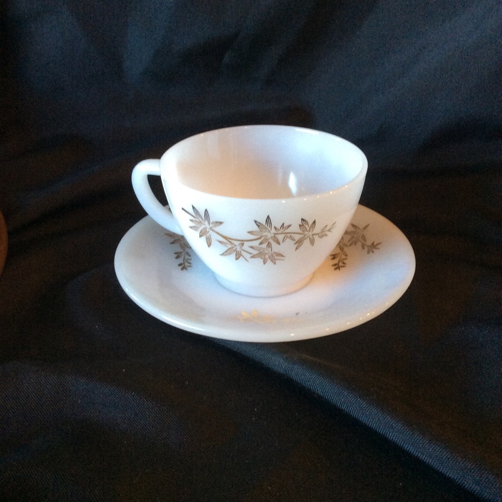 Vintage Federal Glass Gold Tea Cup & saucer EUC